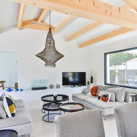 Chiron Reculeau - Piscine - Wifi Holiday home